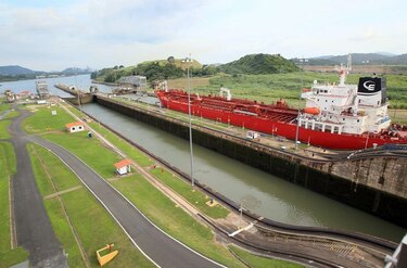 Canal de Panamá bate récord de carga con 340 millones de toneladas
