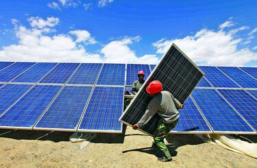 Trump insiste en que muro fronterizo con México será un gran panel solar