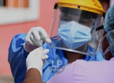 Salud logró vacunar a 388 funcionarios de los equipos de respuesta rápida y trazabilidad del área metropolitana 