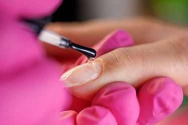 Peligro en tu manicura: Minsa ordena el retiro de esmaltes semipermanentes tóxicos