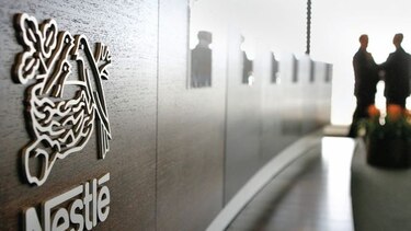 Nestlé planea vender bonos para lograr fusión