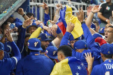 Venezuela enloquece tras clasificar a la final del Clásico