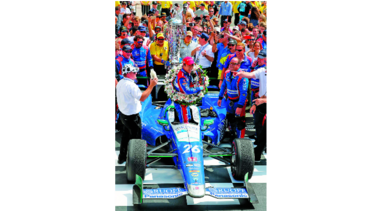 Takuma Sato gana las 500 millas de Indianápolis