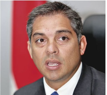 Adolfo Valderrama es cuestionado por propaganda