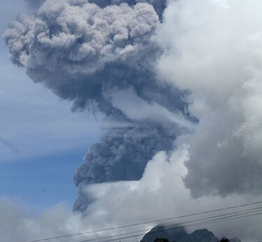 Evacuan preventivamente zonas cercanas al volcán Cotopaxi