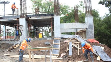 Puente peatonal frente a la Universidad Tecnológica de Panamá tiene 60% de avance