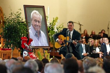 Miles se reúnen para despedirse de Arnold Palmer