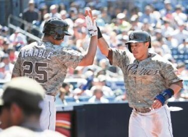 Padres vencen a los Yankees 6-3 en el debut de Kennedy