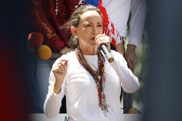 Denuncian la detención de dos miembros del equipo de seguridad de María Corina Machado