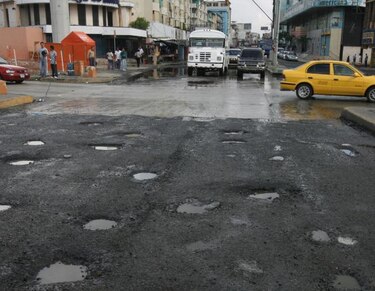 MOP comienza plan de parcheo de vías en área metropolitana
