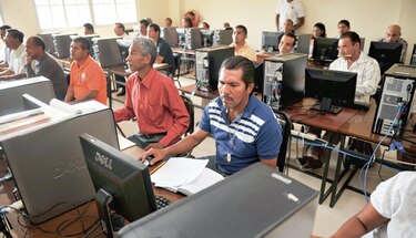Proceso de capacitación de los educadores, bajo críticas