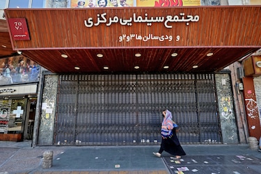 Irán registra récord de contagios diarios de Covid-19, con más de 27 mil casos