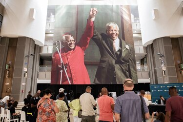 Desmond Tutu y Nelson Mandela, unidos contra el apartheid pese a los desacuerdos
