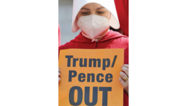 Mujeres marchan contra Donald Trump; éste intensifica su campaña