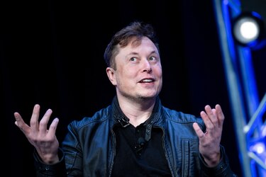 Elon Musk elude límites en Twitter al negarse a integrar directorio, según expertos