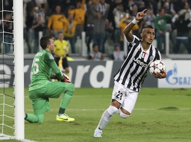 Chileno Vidal debería estar dos meses sin jugar, advierte su médico