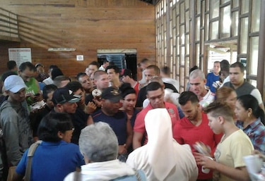 Cubanos que se retiraron del albergue de Los Planes son detenidos en Costa Rica