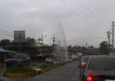 Fuga de agua en Brisas del golf