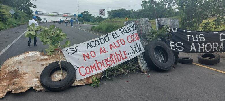 Caravana humanitaria busca avanzar; su llegada a la capital se atrasa por los cierres de vías