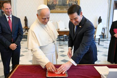 Papa León XIV sostiene reunión clave con Marco Rubio en el Vaticano
