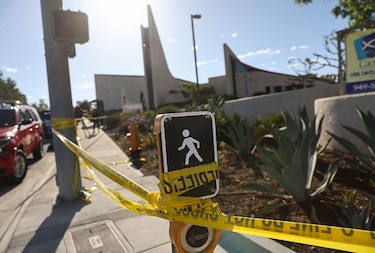 Un muerto y cuatro heridos graves en tiroteo en iglesia de California