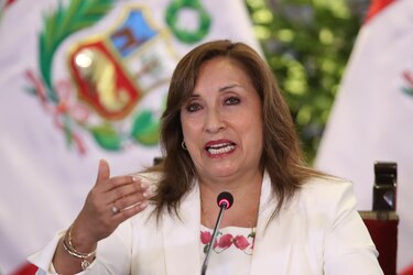 Boluarte anuncia que se mantendrá en la Presidencia de Perú hasta el fin de su mandato