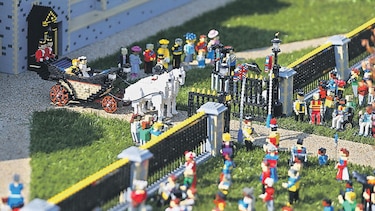 Lego construye castillo de Windsor en miniatura para celebrar boda real
