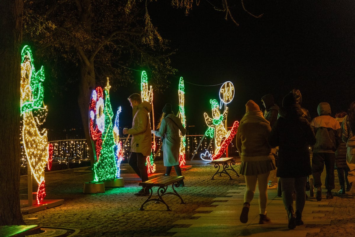 Así se ilumina el mundo para recibir la Navidad