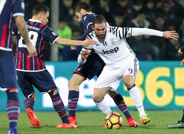 Juventus gana 2-0 y aumenta su ventaja
