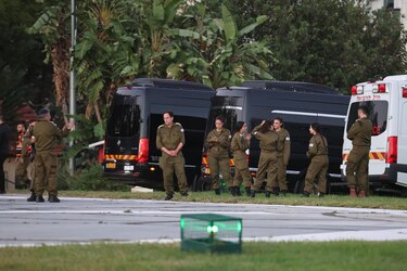 Netanyahu celebra la liberación de los primeros rehenes y promete traer a todos