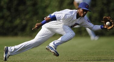 Yankees obtienen al jugador de cuadro Starlin Castro en canje con Cachorros