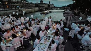 Los 30 años de las grandes Cenas de Blanco en París