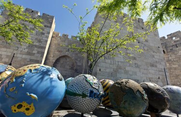 Ecologistas piden cancelar lanzamiento de globos en entronización rey Holanda