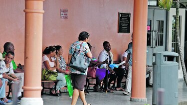 Persiste falta de insumos en el Hospital Santo Tomás