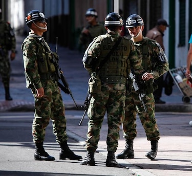 Colombianos eligen presidente en ambiente de tranquilidad