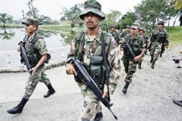 Ecuador eleva presencia militar en frontera con Colombia por enfrentamientos