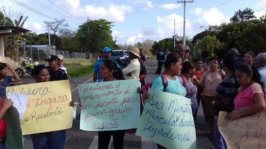 Padres de familia en La Pintada exigen nombramiento de docentes