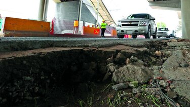 Una ruta estropeada y peligrosa