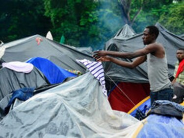 Haitianos y africanos, atrapados en Costa Rica en su intento por alcanzar Estados Unidos