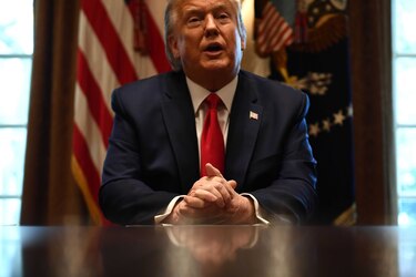 Trump dice que coronavirus se podría haber ‘detenido’ en China