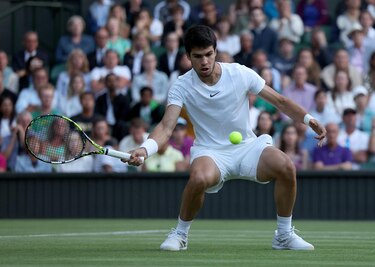 Carlos Alcaraz remonta ante Berrettini y se mete en cuartos de final de Wimbledon por primera vez