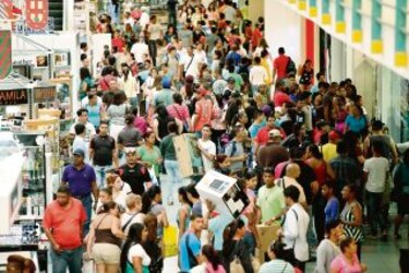 Panameños se toman centros comerciales