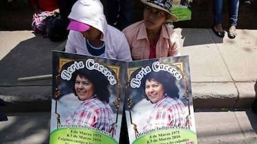 Honduras: arrestan policías por encubrir asesinato de activista
