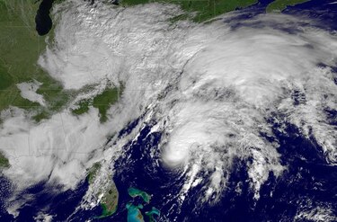 La tormenta Kate a punto de convertirse en huracán cerca de las Bermudas