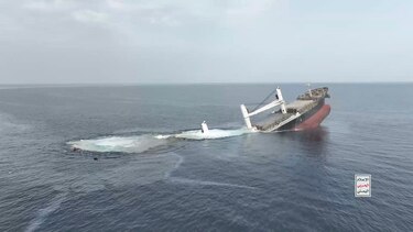 Líder hutí: el hundimiento de dos barcos en mar Rojo es una ‘clara lección’ para navieras