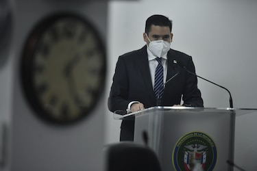 Vicepresidente Carrizo negó los gastos en consultorías, pese a las cifras del MEF
