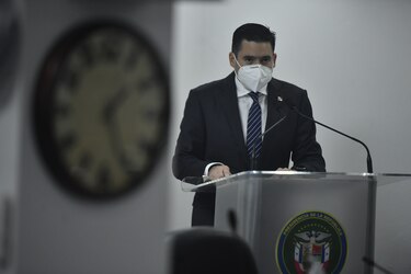 Vicepresidente Carrizo negó los gastos en consultorías, pese a las cifras del MEF