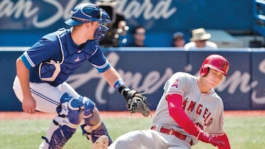 Ohtani sigue luciéndose y los Angelinos ganan en Toronto