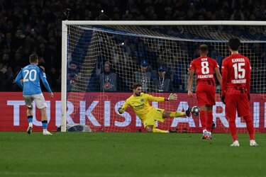 El Napoli da su gran salto en la Champions