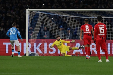 El Napoli da su gran salto en la Champions
